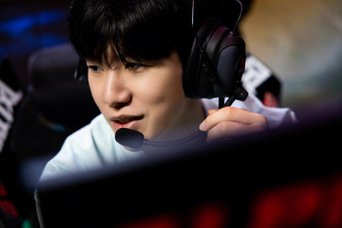 院举办迎新 院举办迎新